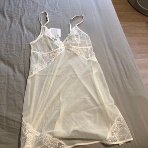 La perla lace chemise